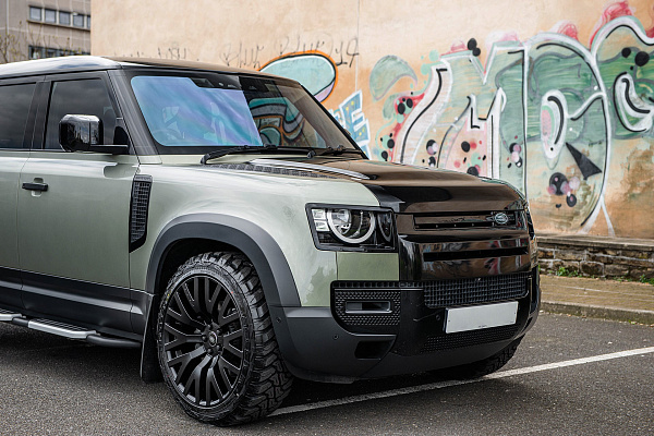 Фото дисков Kahn Kahn RS Черный сатин на Land Rover Defender II