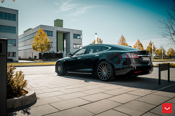 Фото дисков Vossen VFS-2 Глянцевый темный лак на Tesla Model S