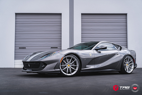 Фото дисков NOVITEC NF8 Глянцевый лак на Ferrari 812
