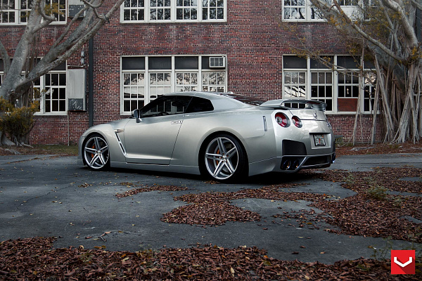 Фото дисков Vossen CV5 Серебро на Nissan GT-R