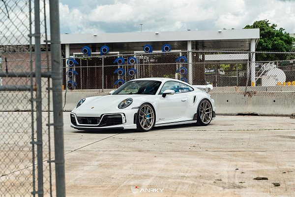Фото дисков 1886 Wheels XR001 Сатиновая шампань на Porsche 911 VIII