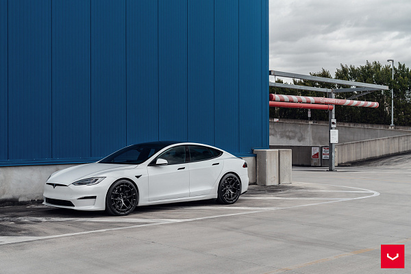 Фото дисков Vossen HFX-1 (5-Lug) Черный глянец на Tesla Model S