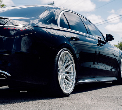 Фото дисков Strasse Wheels SV10M-RS Deep Concave FS на Mercedes-Benz S-Class (W223)