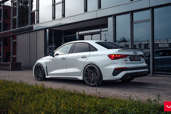 Фото дисков Vossen HF-7 Черный глянец на Audi A/S/RS 3 (8Y)