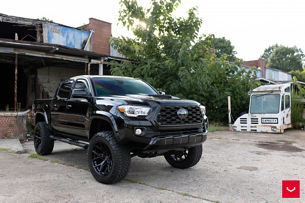 Фото дисков Vossen HF6-4 Черный глянец на Toyota Tacoma III