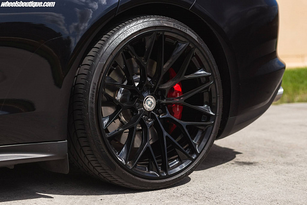 Фото дисков HRE P200 Черный глянец на Porsche Panamera II