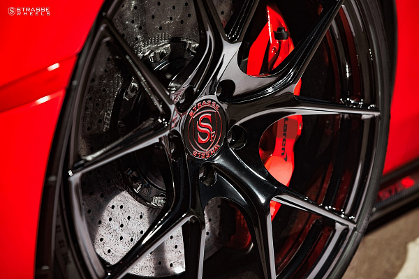 Фото дисков Strasse Wheels SM5R Deep Concave Monoblock Черный глянец на McLaren 570S