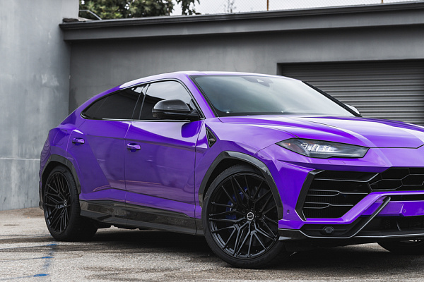Фото дисков Brixton Forged VL4 Черный глянец на Lamborghini Urus