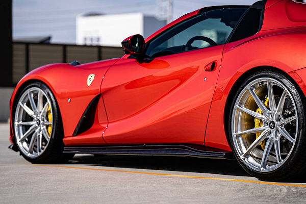 Фото дисков HRE P104SC Глянцевый лак на Ferrari 812