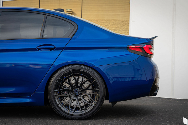 Фото дисков Strasse Wheels SV10M Deep Concave Duoblock Черный глянец на BMW 5/M5 (G30/F90)
