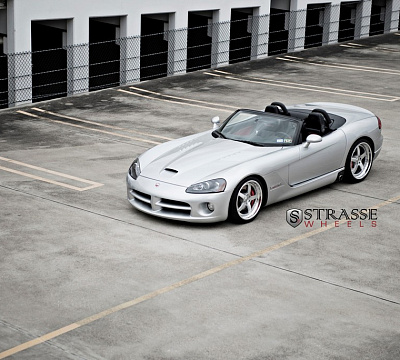 Фото дисков Strasse Wheels S5 Performance на Dodge Viper