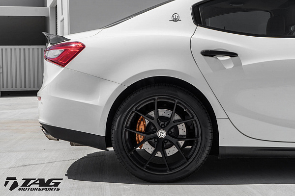 Фото дисков HRE P101 Черный глянец на Maserati Ghibli