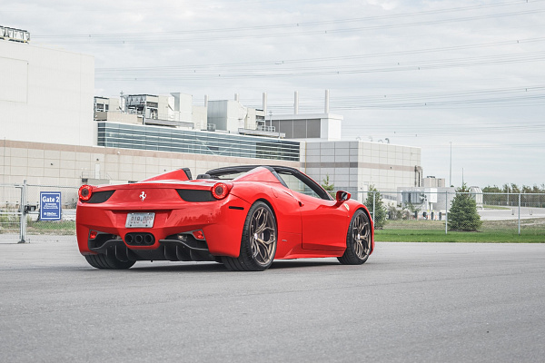 Фото дисков HRE P111SC Сатиновая бронза на Ferrari 458