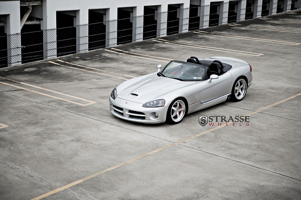 Фото дисков Strasse Wheels S5 Performance Глянцевый лак на Dodge Viper