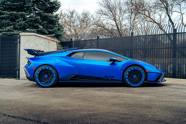 Фото дисков Brixton Forged FDE06 Aerotech Синий сатин на Lamborghini Huracan