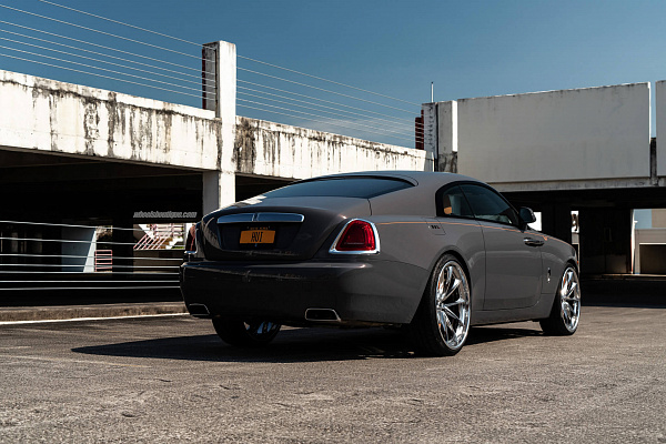 Фото дисков HRE S204H Полированный лак на Rolls-Royce Wraith