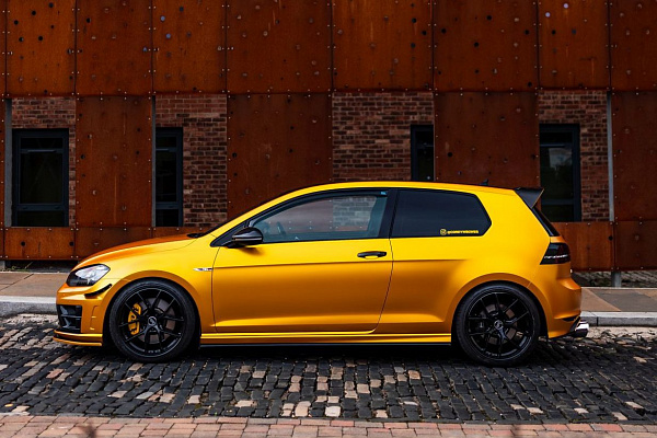 Фото дисков Bola FLE Черный глянец на Volkswagen Golf VII
