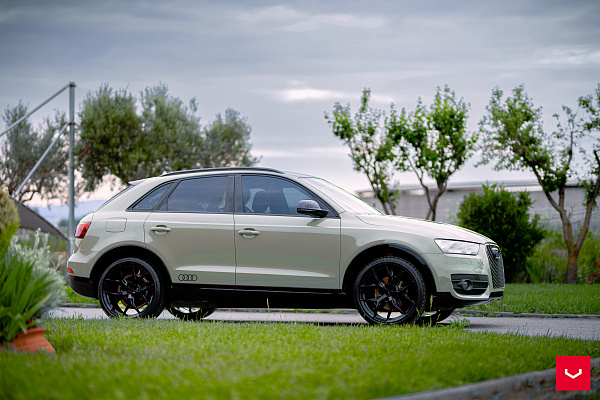 Фото дисков Vossen HF-5 Черный глянец на Audi Q3 (8U)