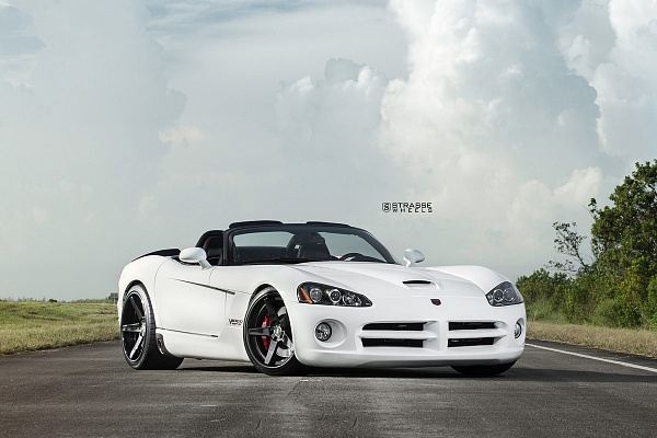 Фото дисков Strasse Wheels S5 Deep Concave Черный глянец на Dodge Viper