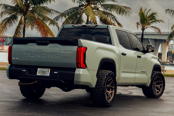 Фото дисков 4PLAY 4P83 Сатиновая темная медь на Toyota Tundra III