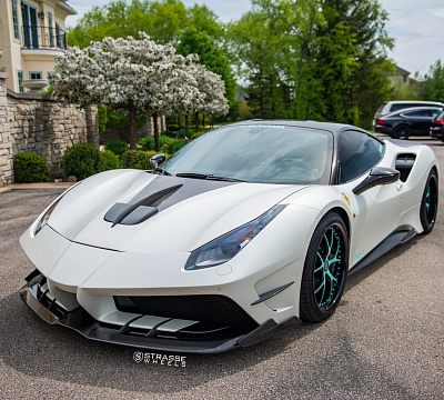 Фото дисков Strasse Wheels SM5R Signature на Ferrari 488