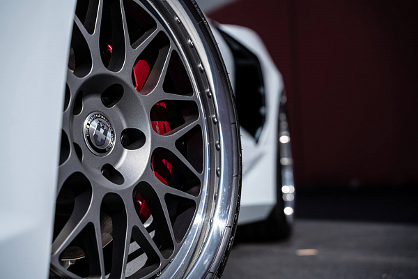 Фото дисков HRE 300 Сатиновый графит на Chevrolet Corvette C8