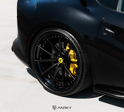 Фото дисков Anrky AN38 на Ferrari 812