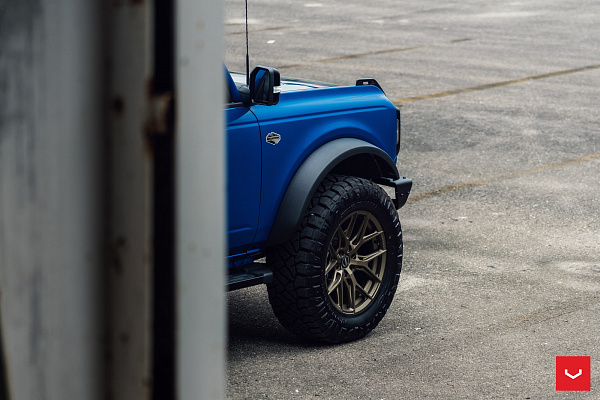 Фото дисков Vossen HF6-4 Сатиновое темное золото на Ford Bronco