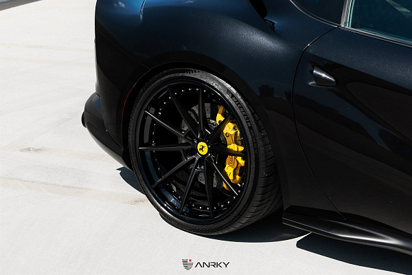 Фото дисков Anrky AN38 Черный сатин на Ferrari 812