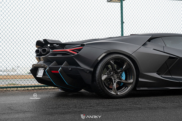 Фото дисков Anrky XR-205 Черный глянец на Lamborghini Revuelto