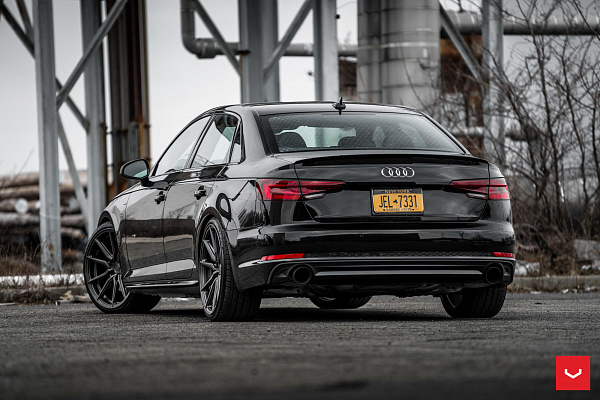 Фото дисков Vossen HF-3 Глянцевый графит на Audi A/S/RS 4 (B9)