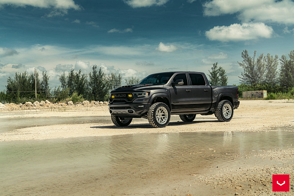 Фото дисков Vossen HFX-1 (6-Lug) Серебро на Ram 1500 V