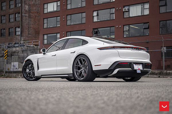 Фото дисков Vossen HF-5 Глянцевый графит на Porsche Taycan I