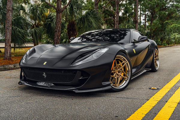 Фото дисков Anrky S3-X3 Глянцевое темное золото на Ferrari 812