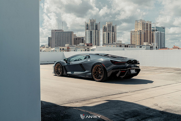 Фото дисков Anrky AN20 Глянцевая темная медь на Lamborghini Revuelto