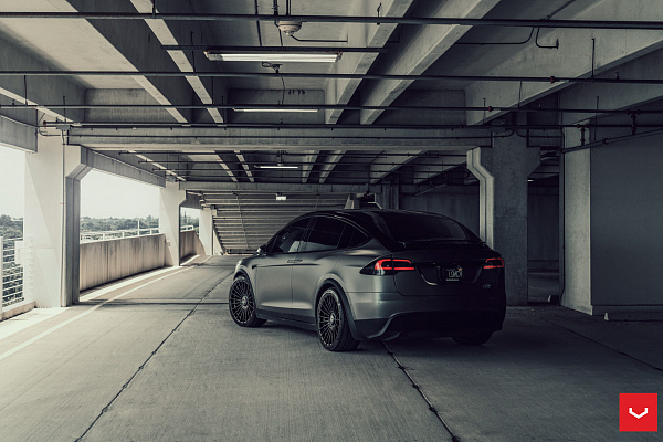 Фото дисков Vossen HF-8 Черный глянец на Tesla Model X
