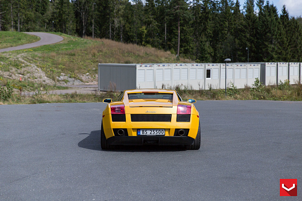 Фото дисков Vossen VFS-2 Глянцевый графит на Lamborghini Gallardo