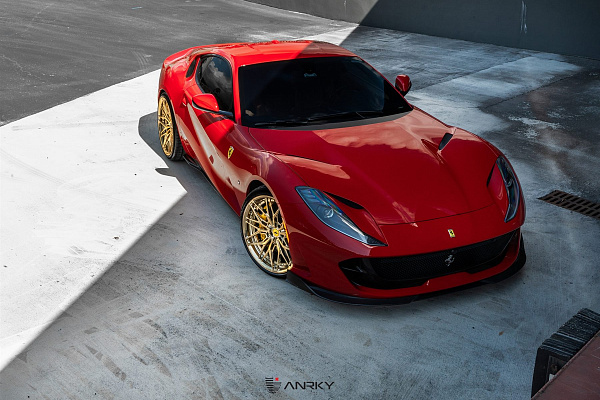 Фото дисков Anrky S2-X1 Глянцевое золото на Ferrari 812