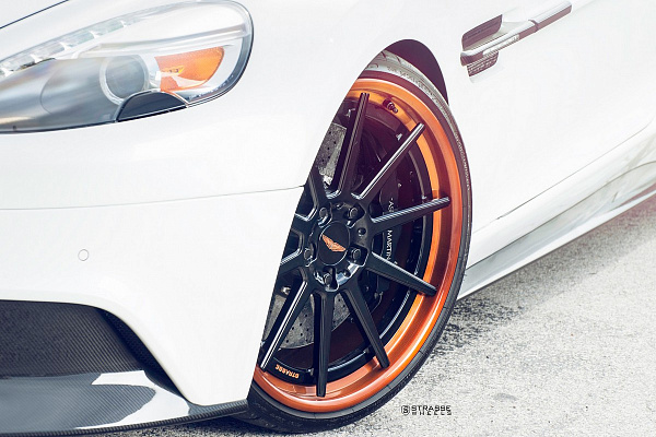 Фото дисков Strasse Wheels R10 Deep Concave FS Черный глянец на Aston Martin Vanquish 2