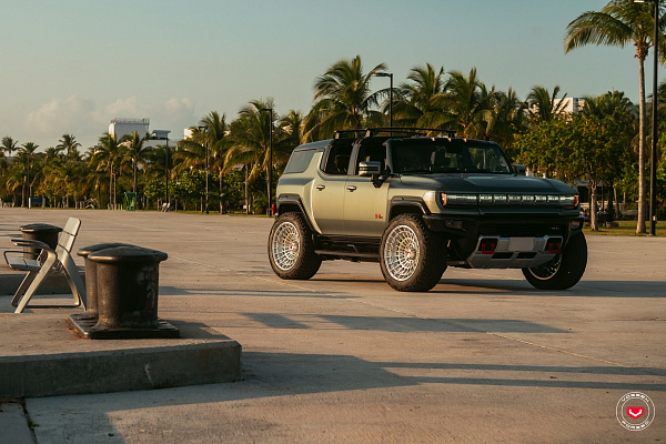 Фото дисков Vossen LCX-04 Глянцевый лак на GMC Hummer EV