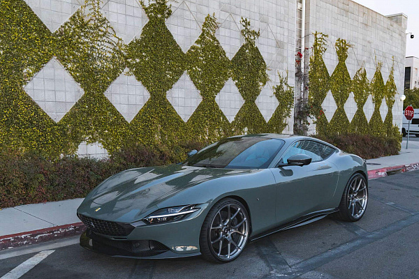 Фото дисков HRE 521M Глянцевый тонированный лак на Ferrari Roma
