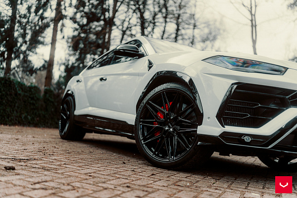 Фото дисков Vossen HF-7 Черный глянец на Lamborghini Urus