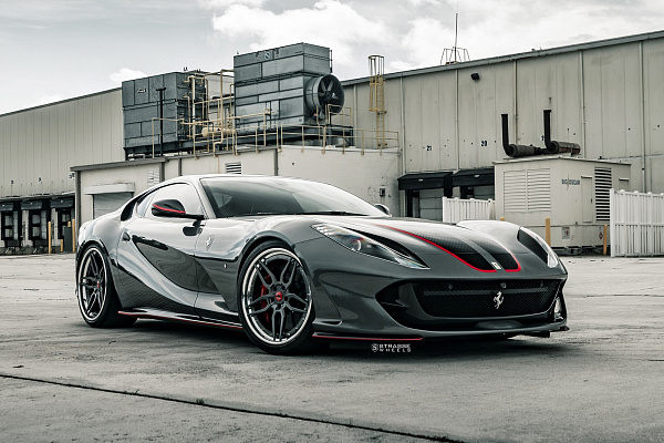 Фото дисков Strasse Wheels SV4 Deep Concave FS Сатиновый графит на Ferrari 812