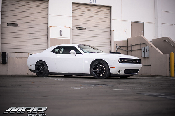 Фото дисков MRR M392 Черный сатин на Dodge Challenger III