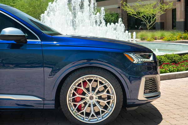 Фото дисков Brixton Forged CM6-R Полированный лак на Audi Q7 (4M)