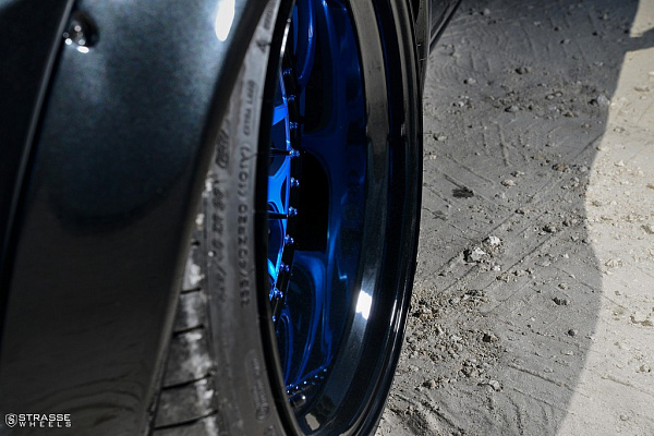 Фото дисков Strasse Wheels SV8 Performance Другой цвет на Dodge Challenger III