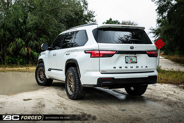Фото дисков BC Forged TD01 Сатиновая бронза на Toyota Sequoia III
