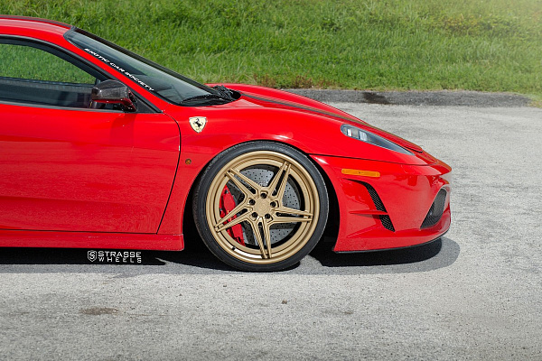 Фото дисков Strasse Wheels SV2T Deep Concave FS Сатиновое темное золото на Ferrari F430