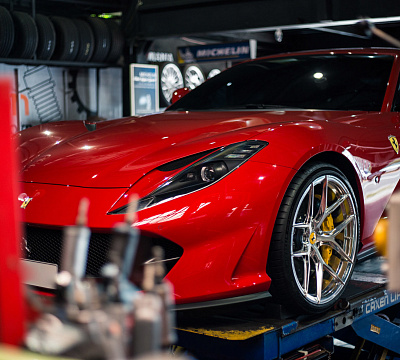 Фото дисков Vossen S21-01 на Ferrari 812