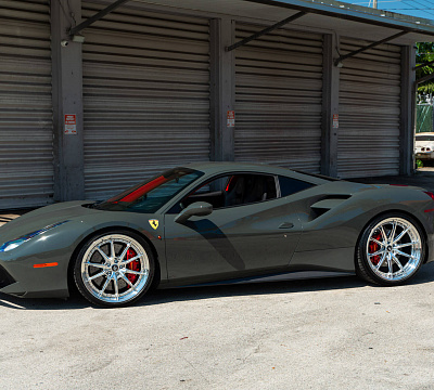 Фото дисков HRE S104SC на Ferrari 488